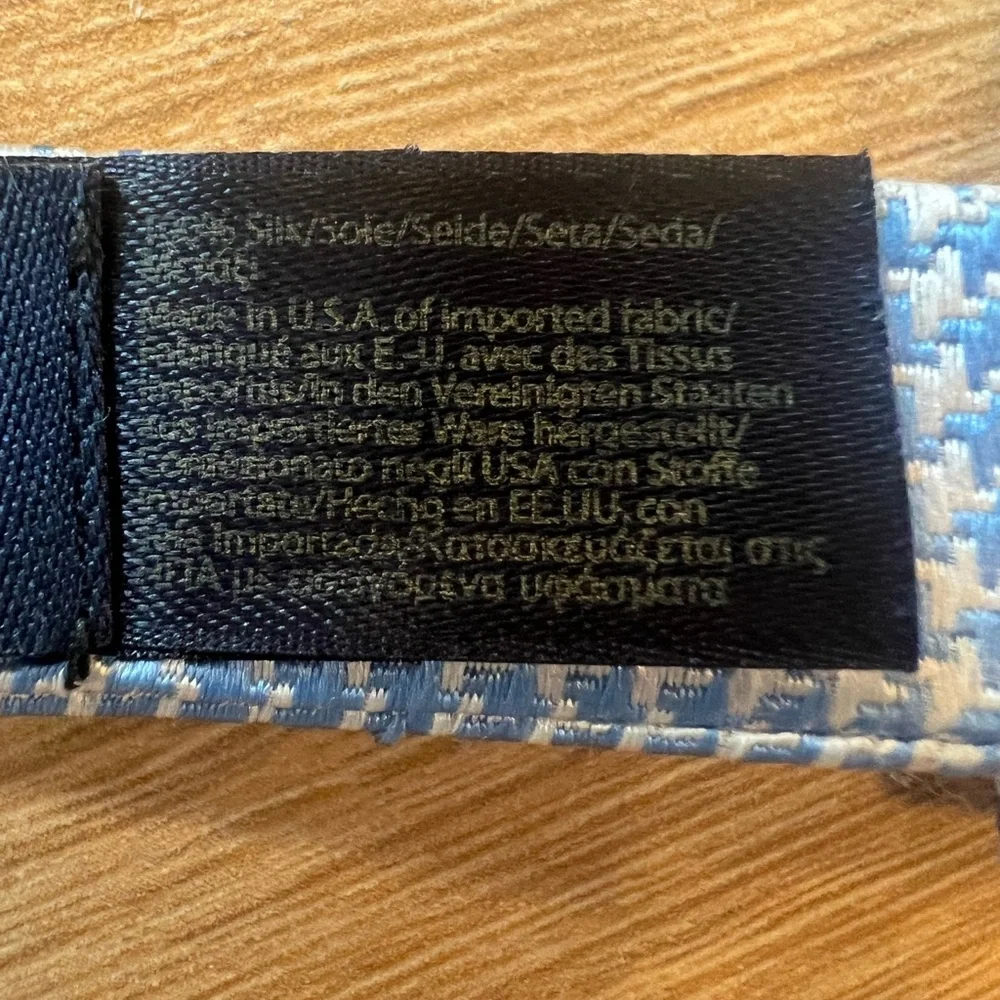 Brooks Brothers Boys Pre-Tied Adjustable Bowtie.